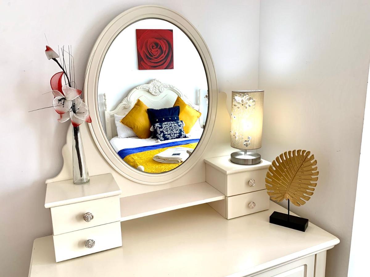 2-Bedrooms Modern Apartment Next To Velodrome, Lounge, Balcony, Parking, Abba Лондон Екстер'єр фото