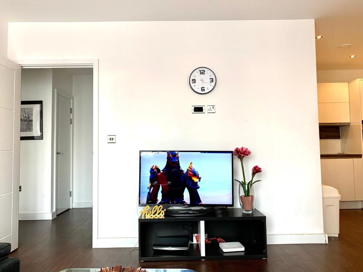 2-Bedrooms Modern Apartment Next To Velodrome, Lounge, Balcony, Parking, Abba Лондон Екстер'єр фото