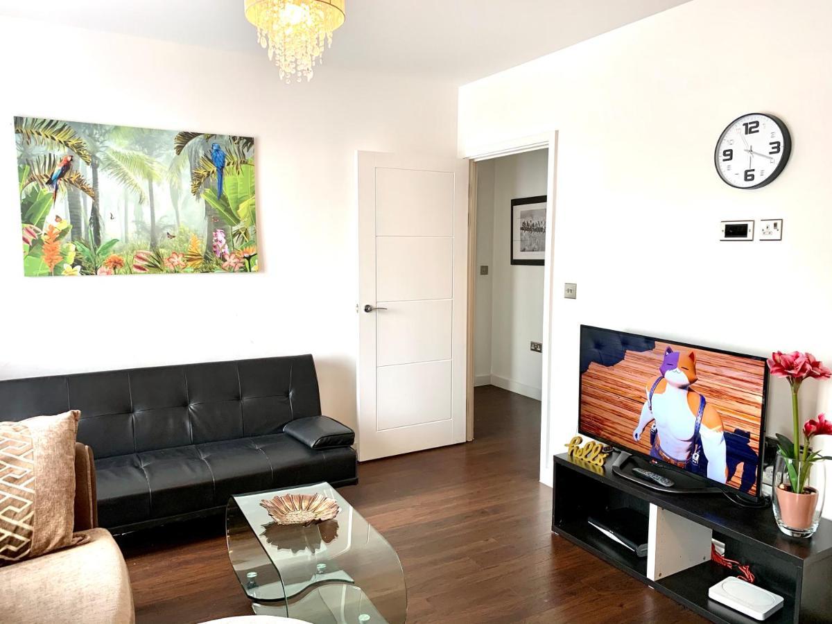 2-Bedrooms Modern Apartment Next To Velodrome, Lounge, Balcony, Parking, Abba Лондон Екстер'єр фото