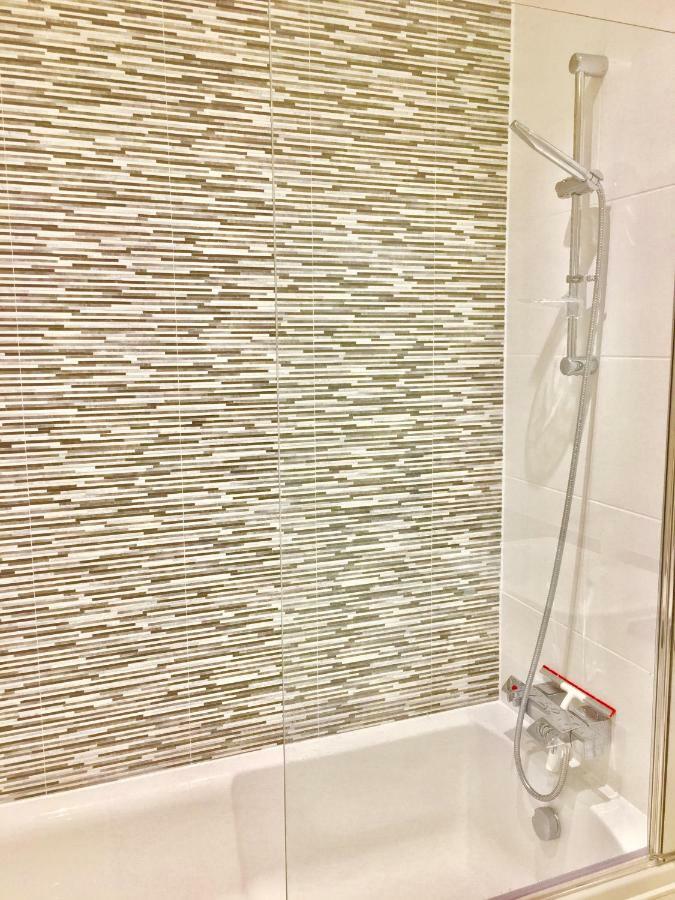 2-Bedrooms Modern Apartment Next To Velodrome, Lounge, Balcony, Parking, Abba Лондон Екстер'єр фото