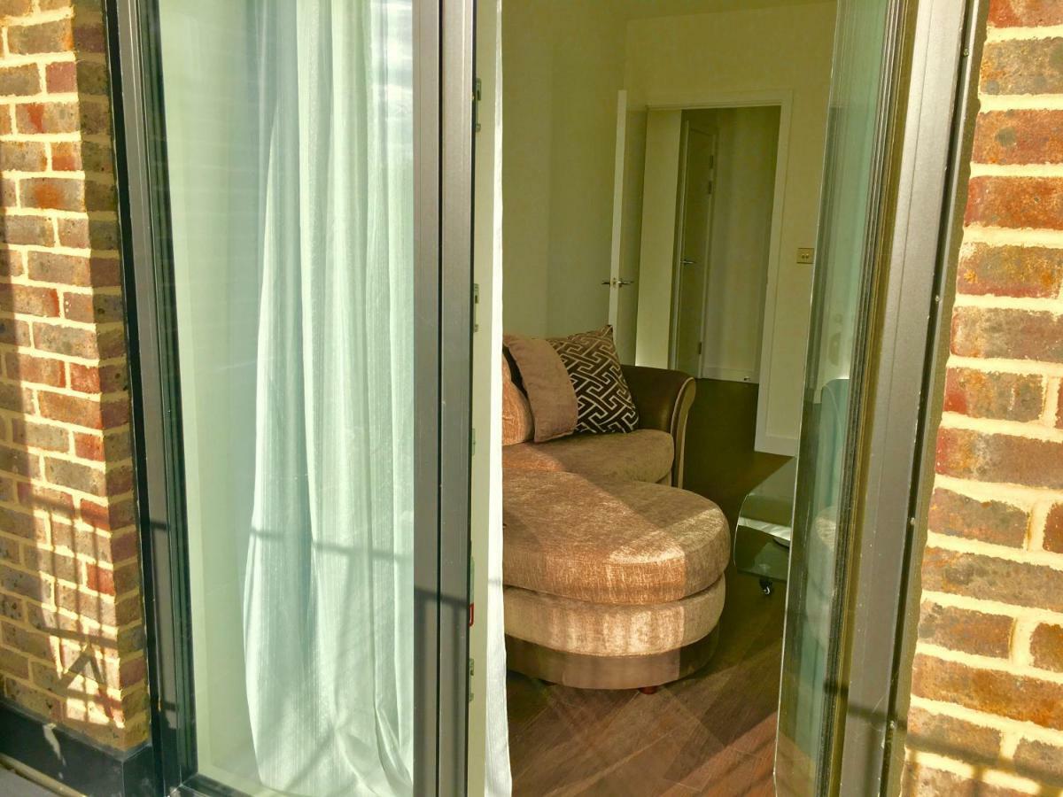 2-Bedrooms Modern Apartment Next To Velodrome, Lounge, Balcony, Parking, Abba Лондон Екстер'єр фото