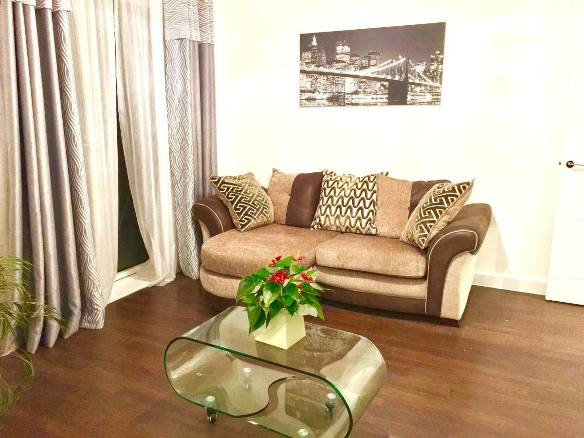 2-Bedrooms Modern Apartment Next To Velodrome, Lounge, Balcony, Parking, Abba Лондон Екстер'єр фото