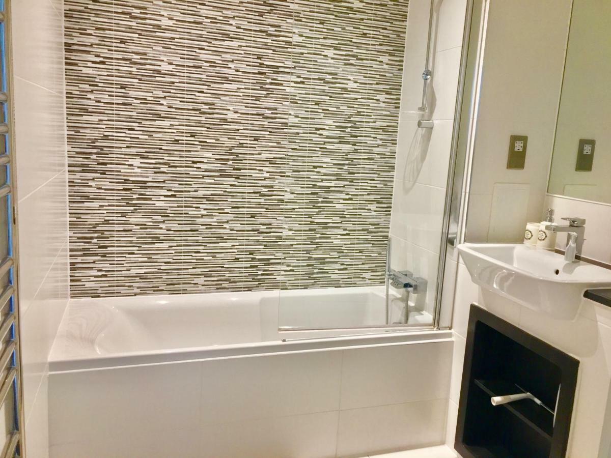 2-Bedrooms Modern Apartment Next To Velodrome, Lounge, Balcony, Parking, Abba Лондон Екстер'єр фото