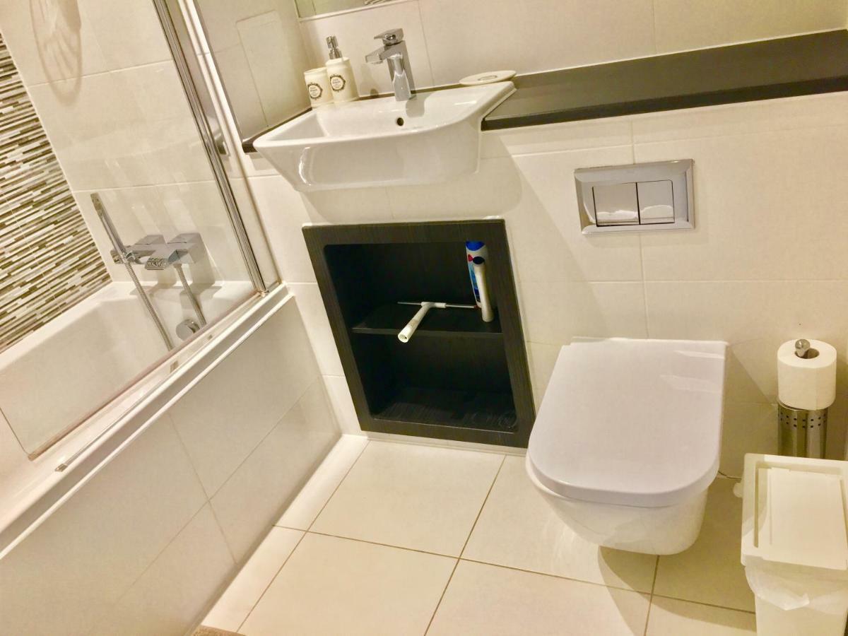 2-Bedrooms Modern Apartment Next To Velodrome, Lounge, Balcony, Parking, Abba Лондон Екстер'єр фото
